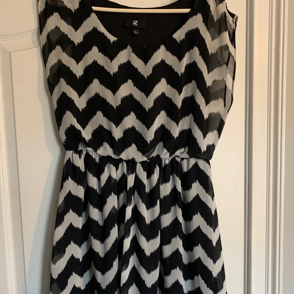 Women’s chevron dress size large